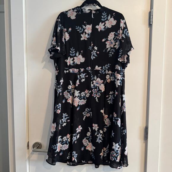 New Torrid Floral Chiffon Skater Dress Black Back Zip Flutter Sleeve Sz 16 - Picture 10 of 10